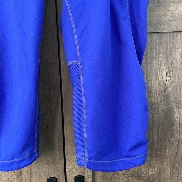 ATHLETA Dobby Be Free Knickers Cropped Capri Leggings Size Medium - Picture 6 of 12